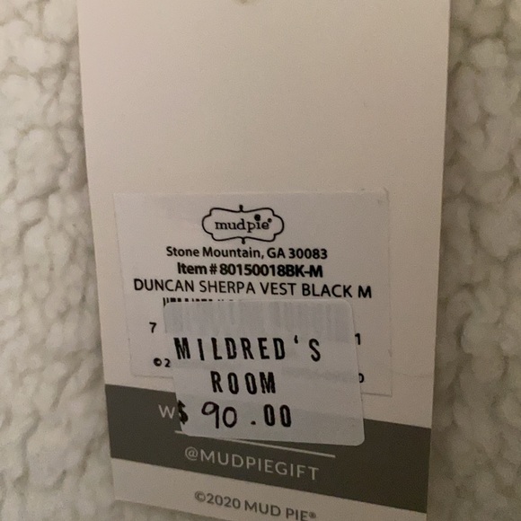 Black quilted Sherpa vest size M new with tags - Picture 3 of 4